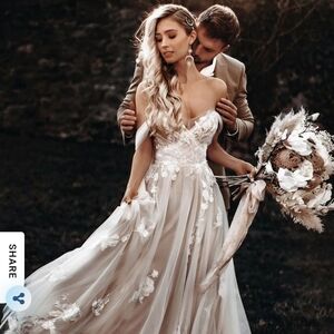 Elegant White Lace Wedding Dress